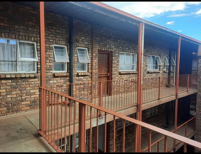 2 BEDROOM APARTMENT FOR SALE IN VANDERBIJLPARK CENTRAL